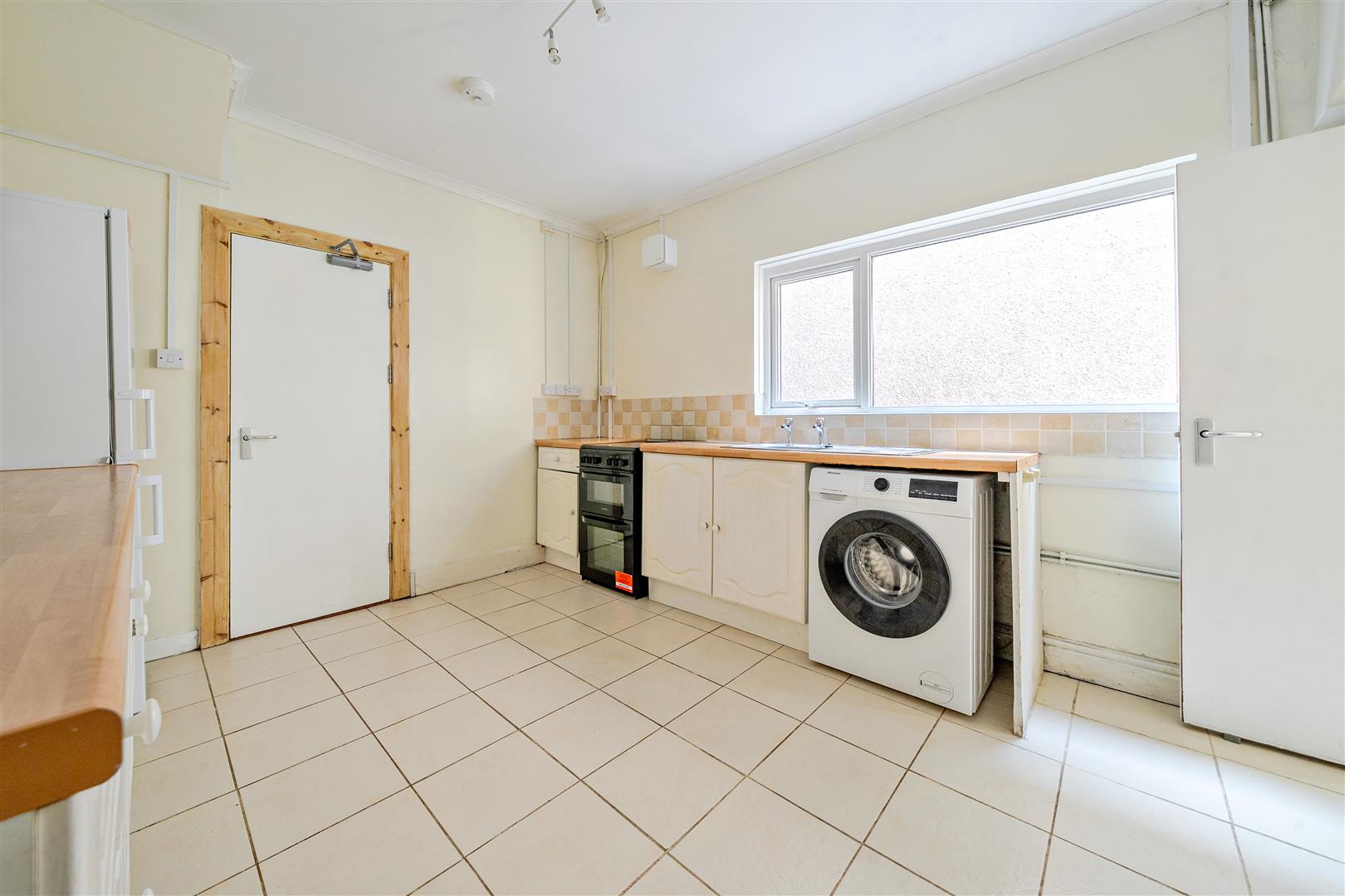 Kinley Street, St. Thomas, Swansea, SA1 8HE